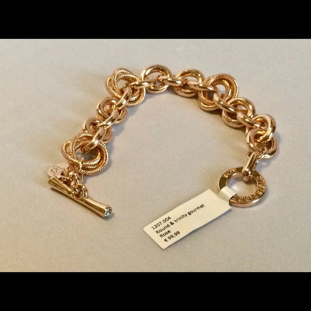 Beautiful TOV essential bracelet. New with price tag - Picture 1 of 6